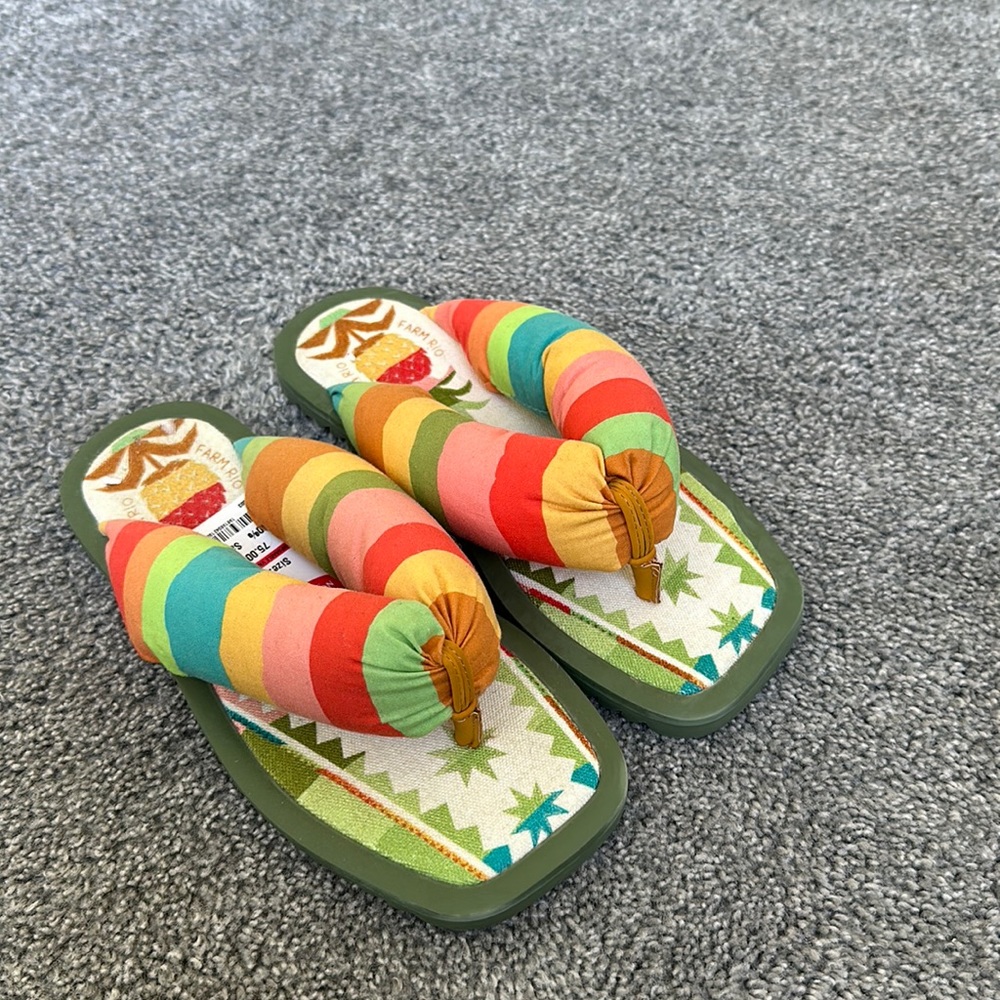Farm Rio summer sandals !